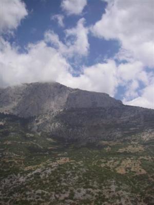 mountains-on-way-to-delphi-3-small.JPG